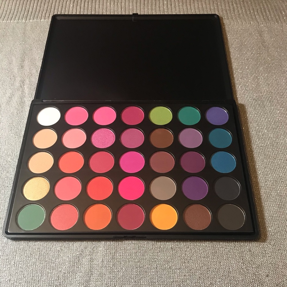 BeBella 35 color eyeshadow palette